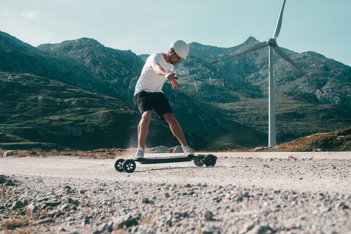 ONSRA ZENO, BLACK Carve 3 PRO and VELAR electric skateboards – the best commuting boards for European riders.