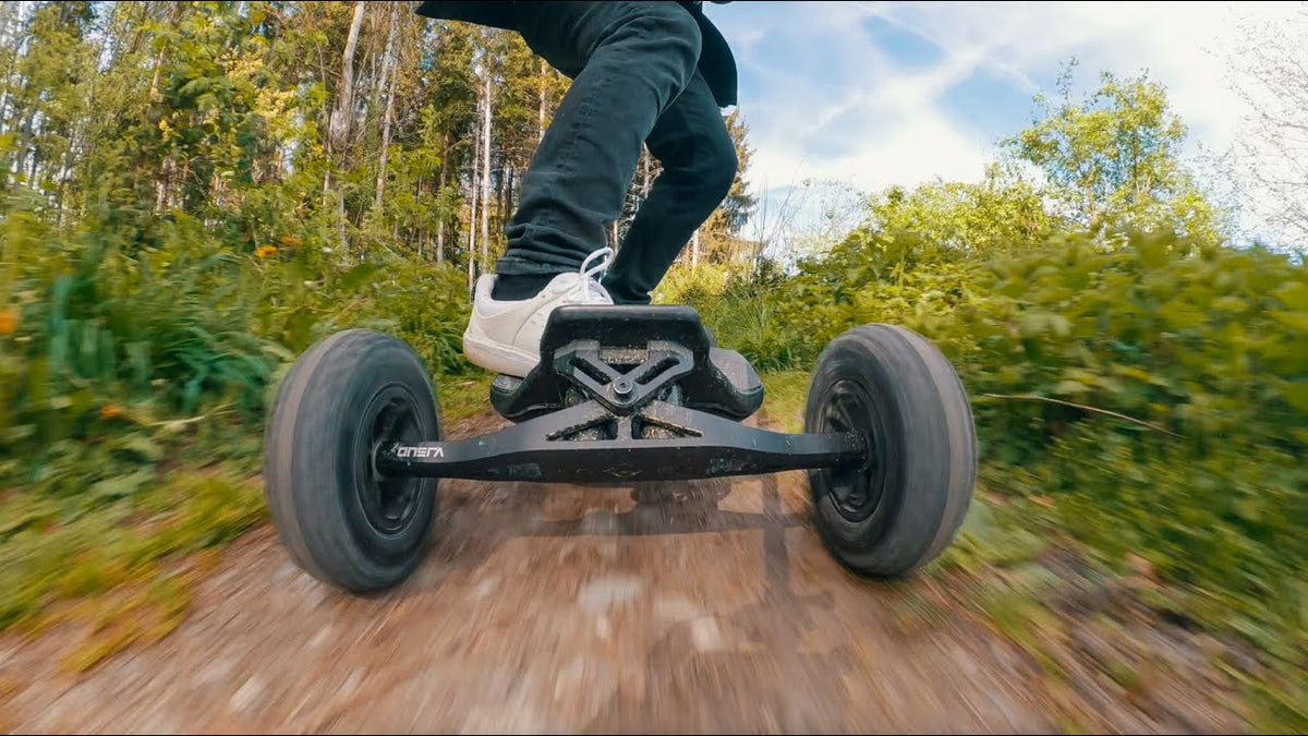 ONSRA VELAR elektrisch skateboard offroad, videovoorbeeld