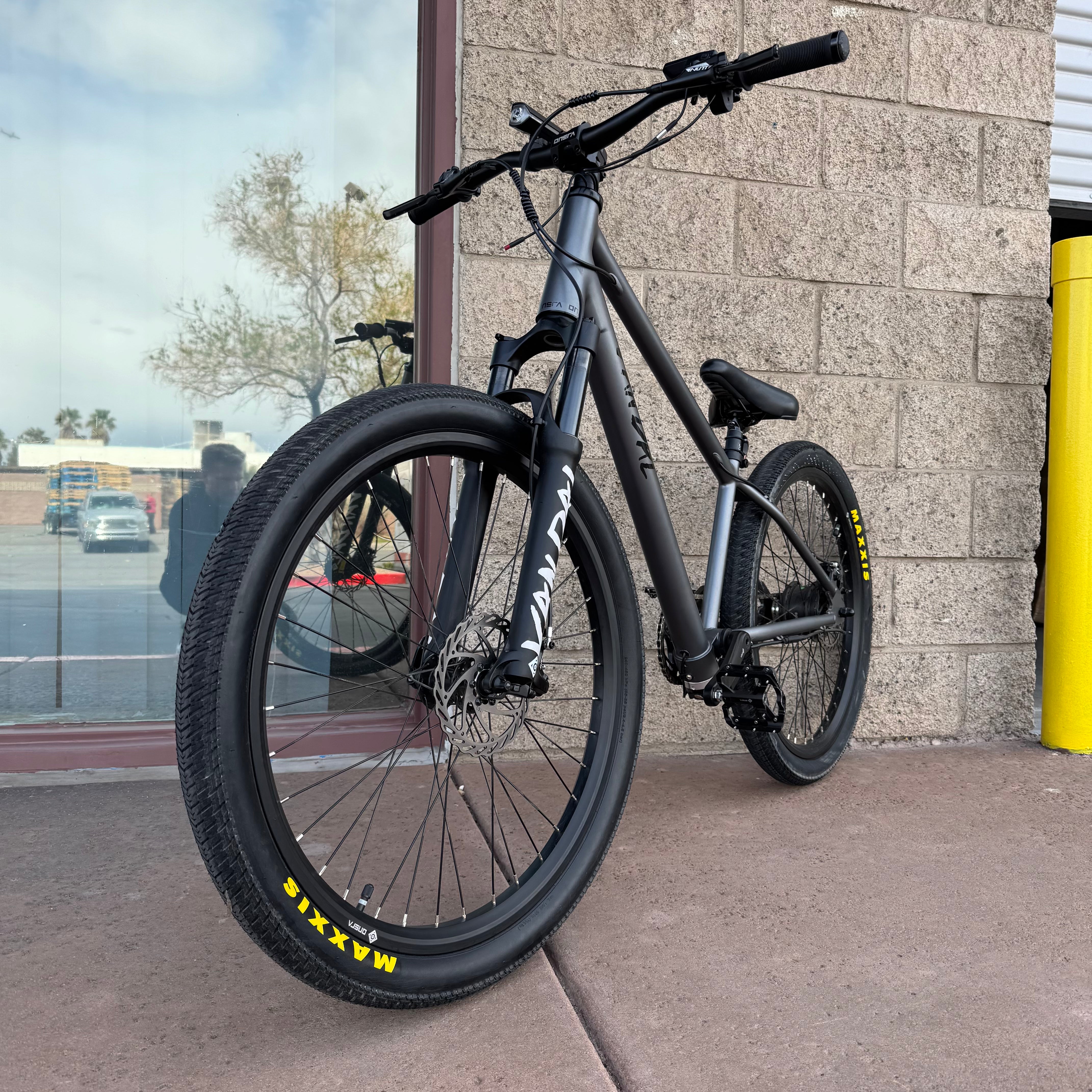 Used VANDAL Electric Bike demo unit – like new condition with 200km, no scratches, full 2-year warranty included.