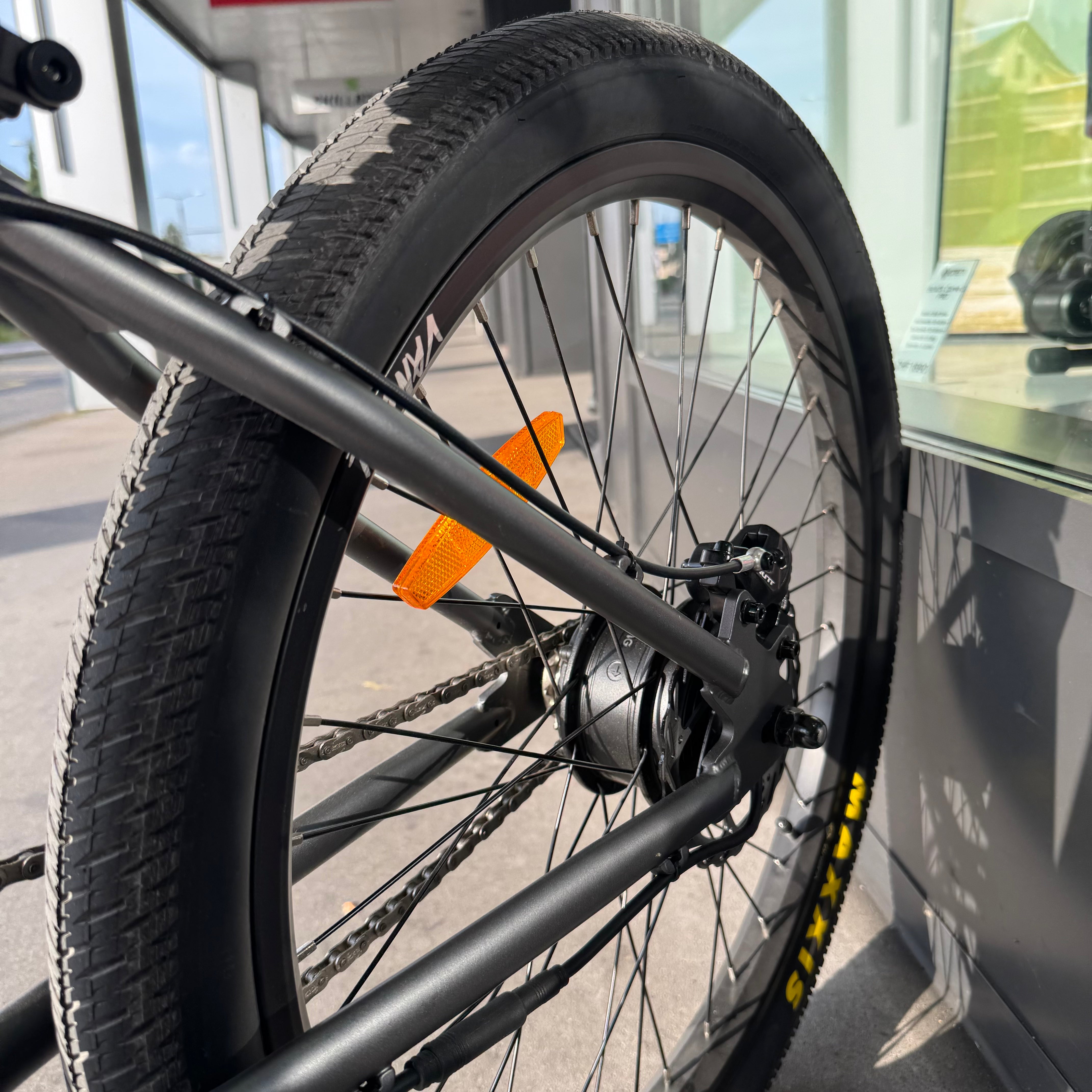 Used VANDAL Electric Bike demo unit – like new condition with 200km, no scratches, full 2-year warranty included.