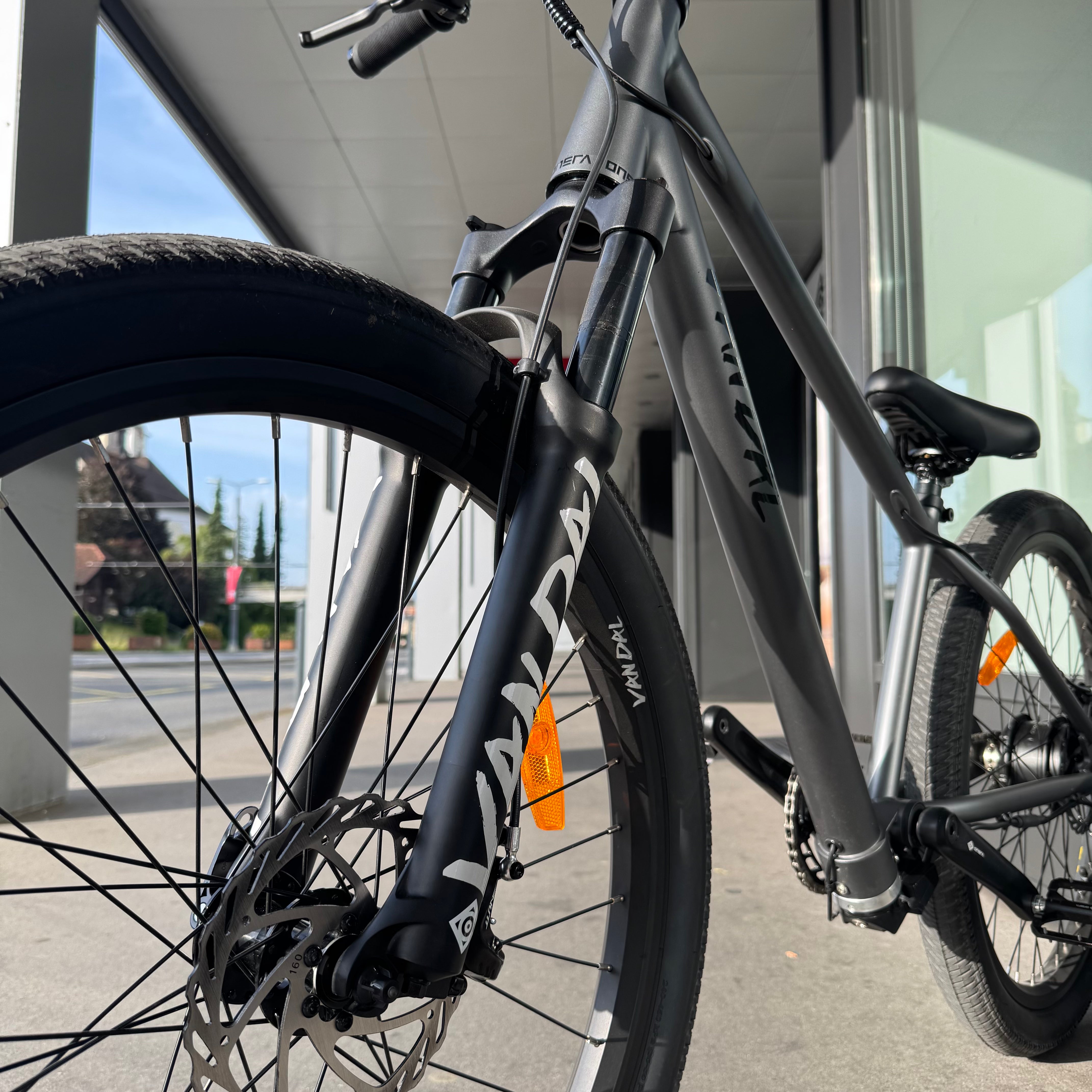 Used VANDAL Electric Bike demo unit – like new condition with 200km, no scratches, full 2-year warranty included.