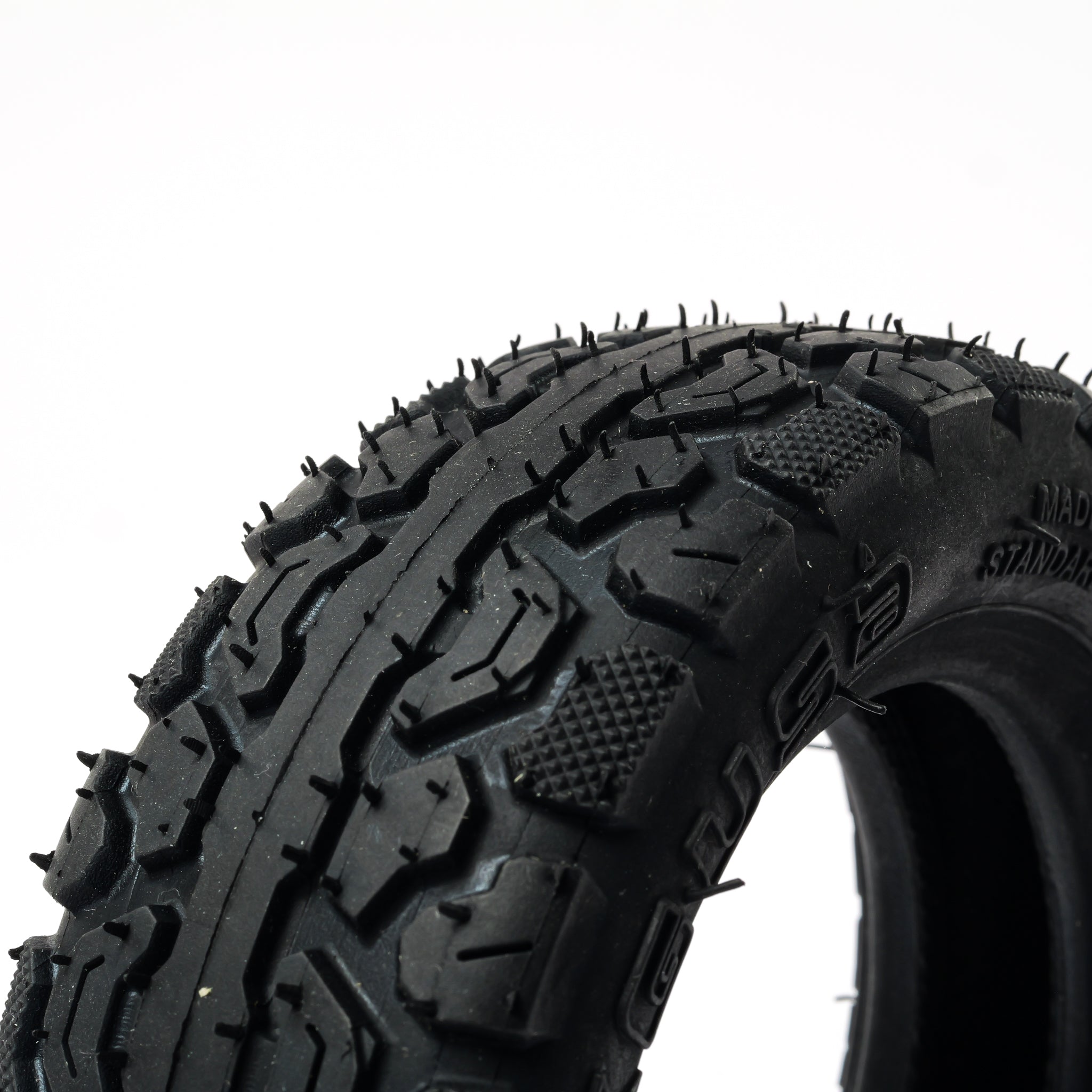 165mm off-road electric skateboard tire with thick reinforced sidewalls and aggressive all-terrain tread pattern
Heavy duty 165mm AT tire for electric skateboards designed for dirt trails, gravel, and off-road riding