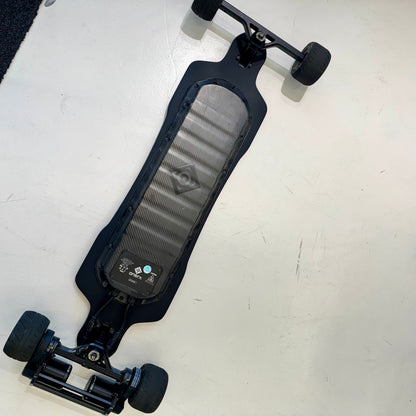 Skateboard électrique ONSRA BLACK Carve 3 PRO – Reconditionné comme neuf – Roues en caoutchouc de 115 mm