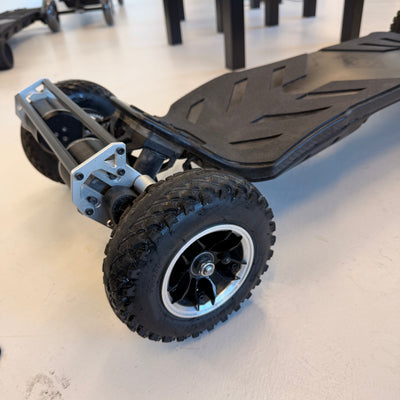 USED VELAR 2.0 Belt Drive – Store Demo | Only 176 km