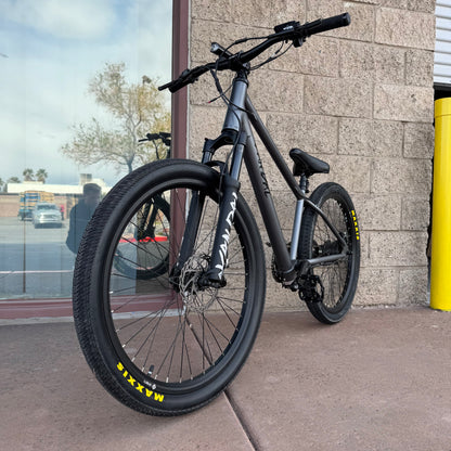 Used VANDAL Electric Bike demo unit – like new condition with 200km, no scratches, full 2-year warranty included.
